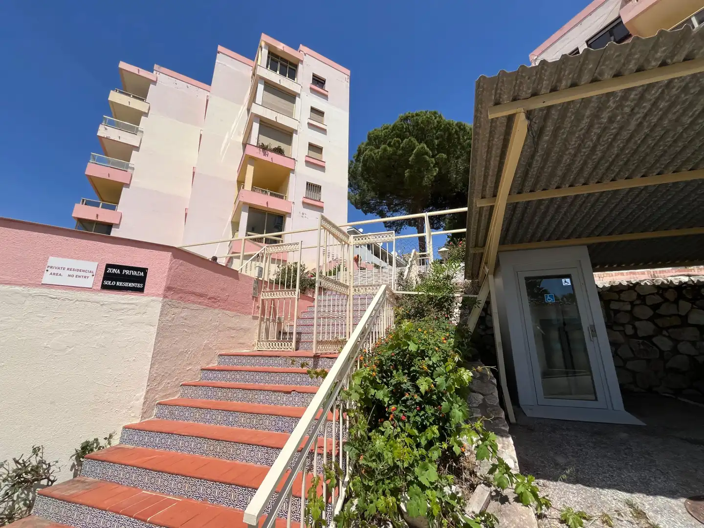 Vista exterior de Pis en venda en Benalmádena amb Aire condicionat, Terrassa i Rentadora