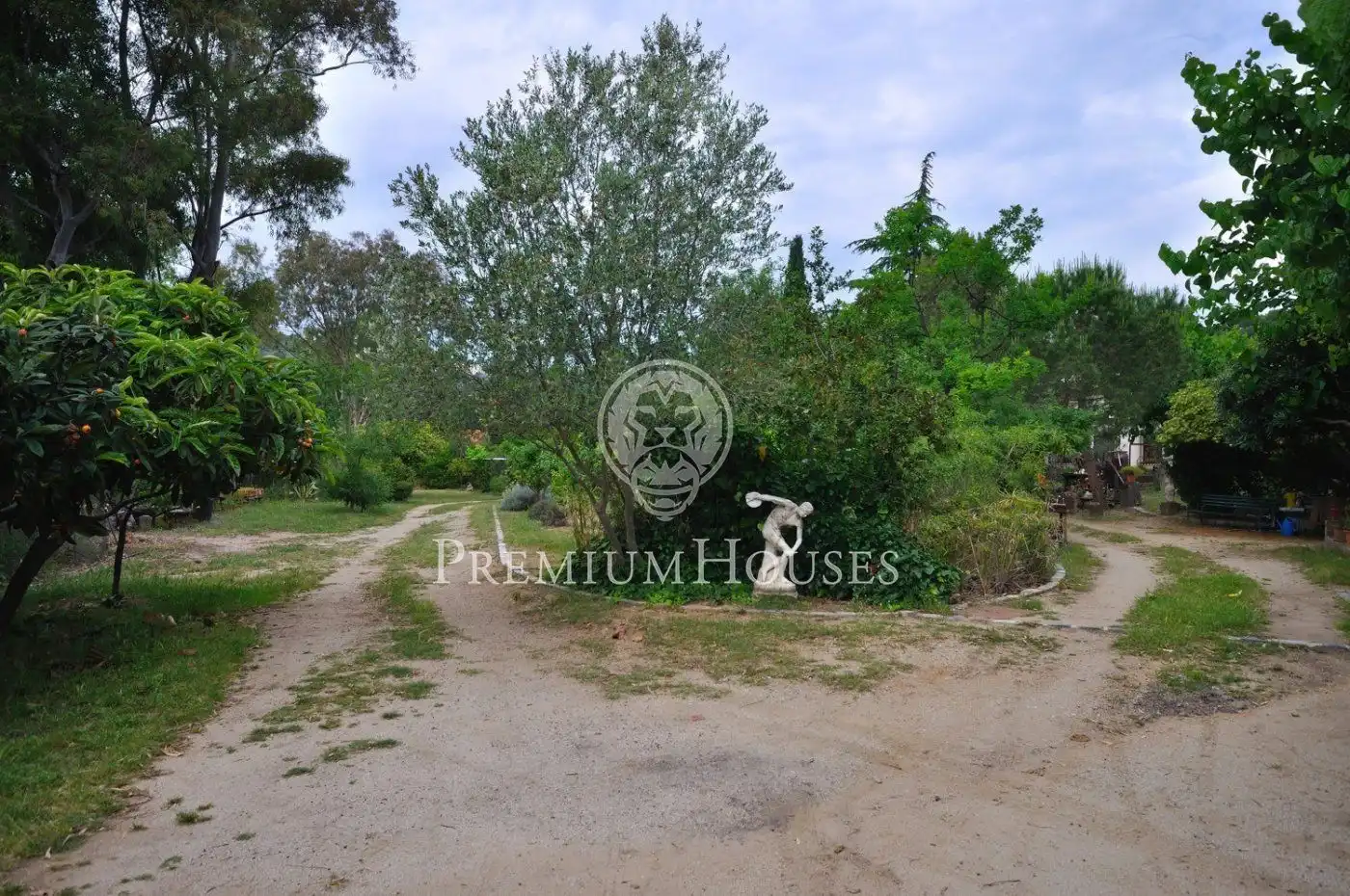 Houses for sale in Tiana