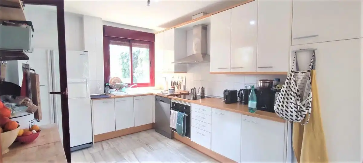 Küche von Haus oder Chalet zum Verkauf in Benahavís mit Klimaanlage, Heizung und Privatgarten