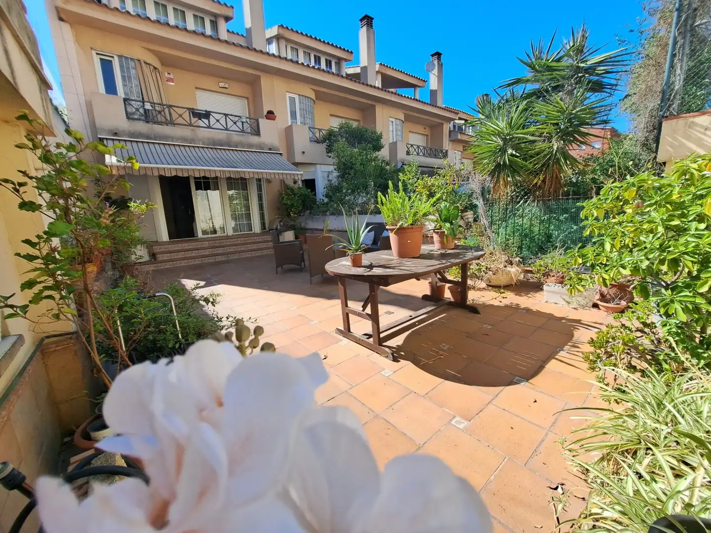Garten von Einfamilien-Reihenhaus zum Verkauf in Rubí mit Klimaanlage, Heizung und Terrasse