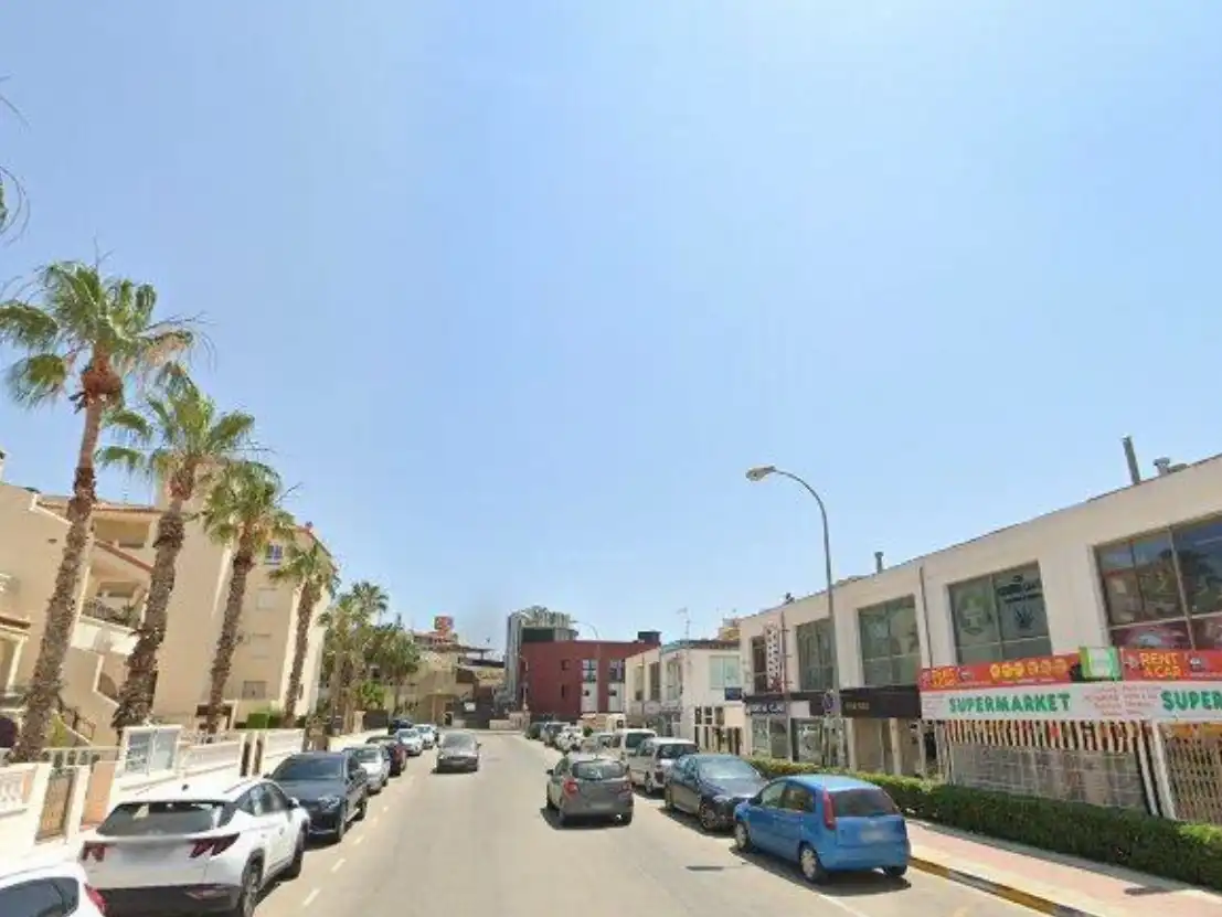 Vista exterior de Local en venda en Orihuela