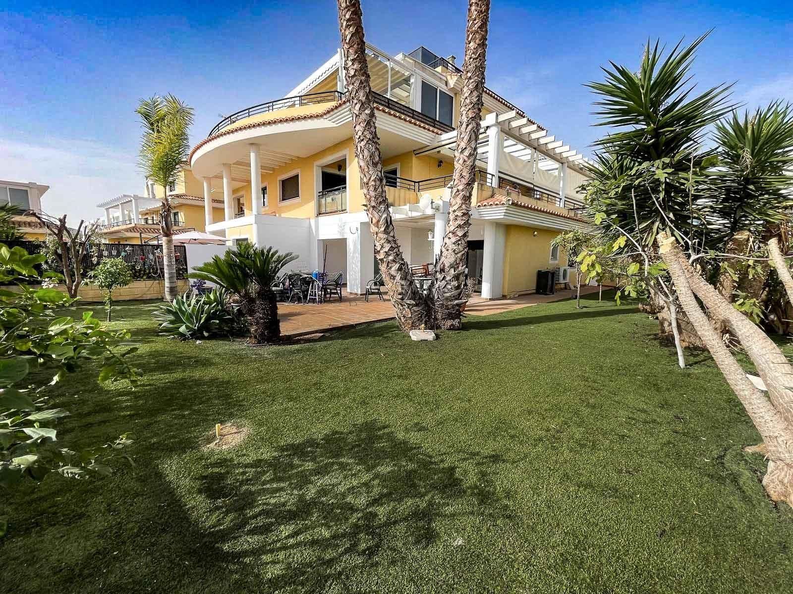 Vista exterior de Planta baja en venta en L'Alfàs del Pi con Aire acondicionado, Calefacción y Jardín privado