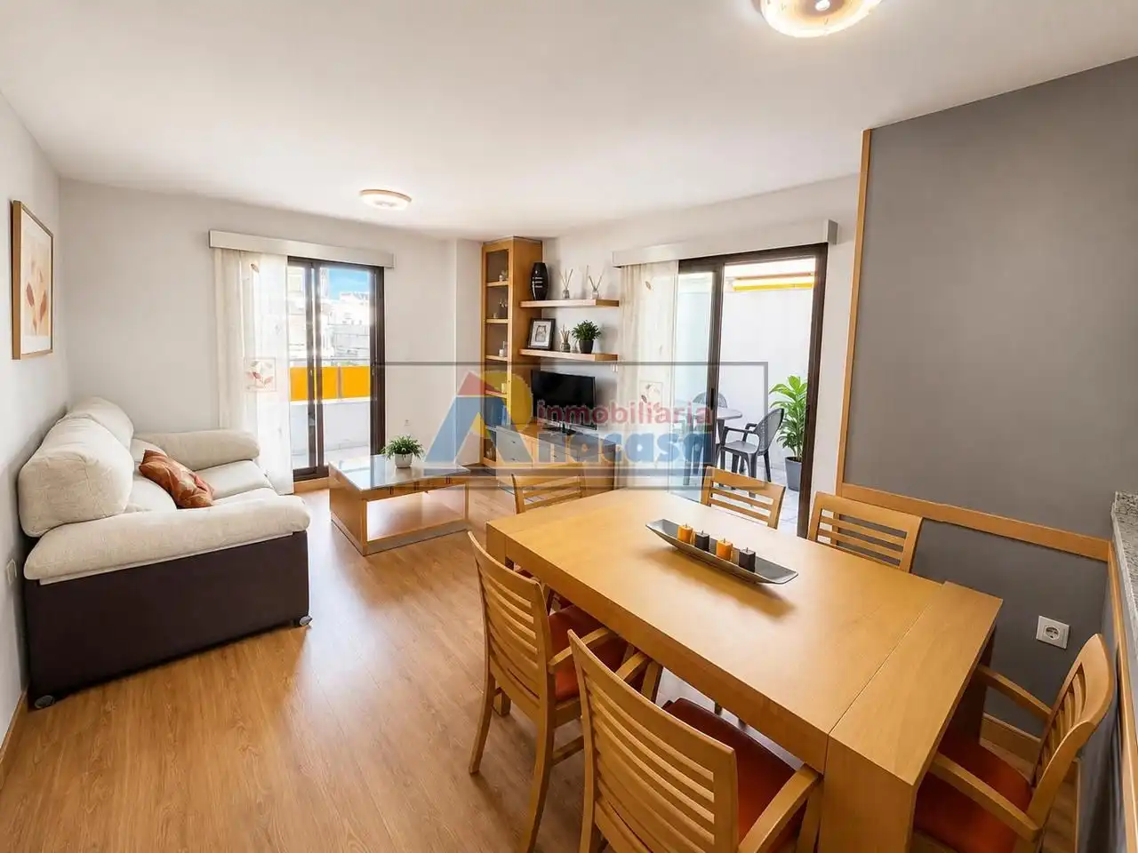 Wohnzimmer von Dachboden zum Verkauf in Oliva mit Klimaanlage, Terrasse und Möbliert