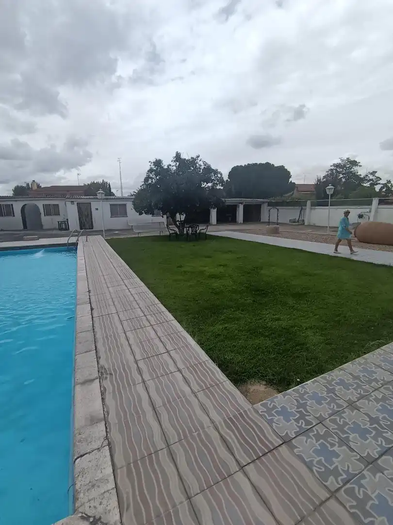 Chalet con piscina en venta en Viana de Cega, imagen 10