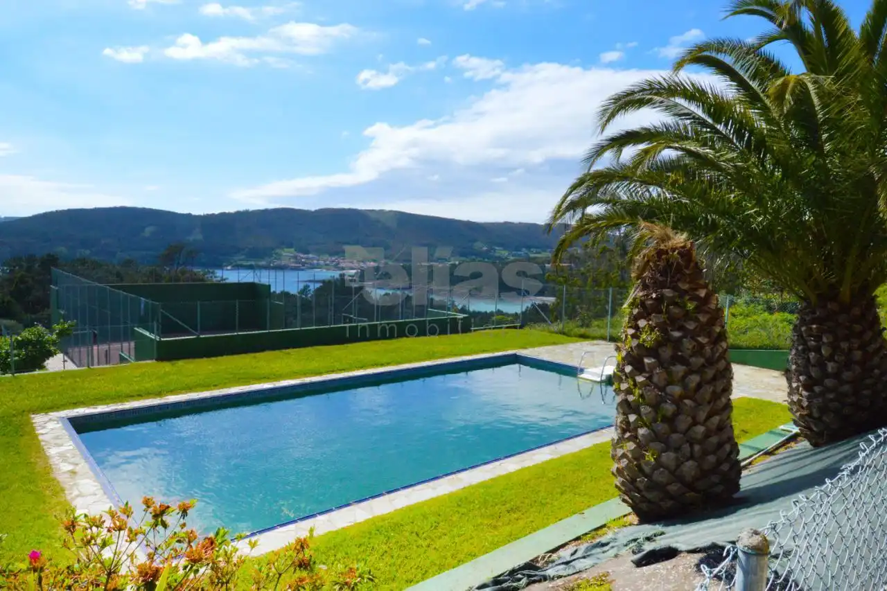 Piscina de Piso en venta en Cee con Piscina, Amueblado y Balcón