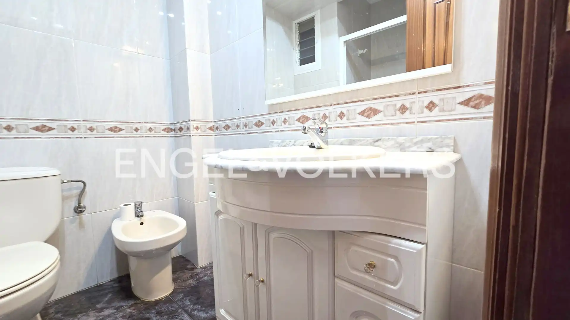 Baño de Piso en venta en Vigo  con Calefacción y Balcón