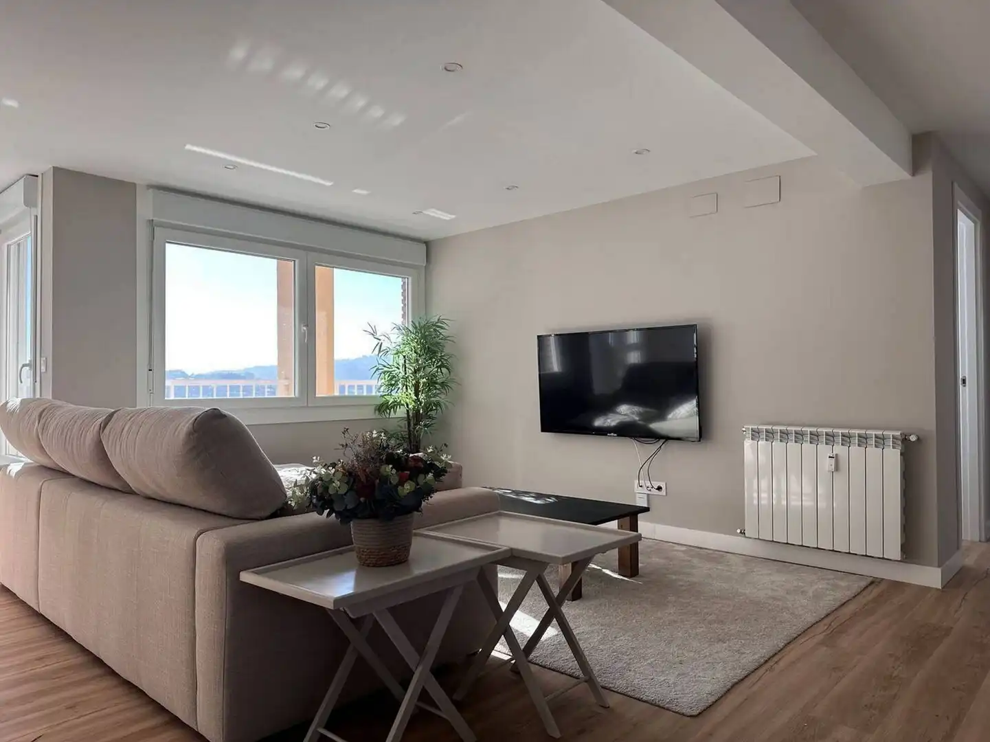 Wohnzimmer von Wohnungen zur Miete in Poio mit Klimaanlage, Heizung und Privatgarten