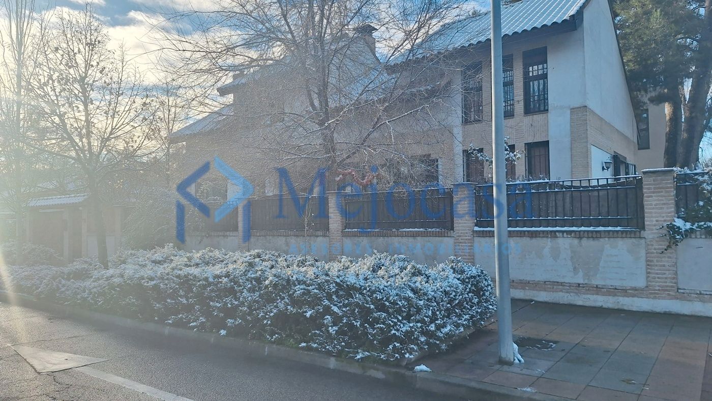 Exterior view of House or chalet for sale in Pinto  with Air Conditioner, Heating and Private garden