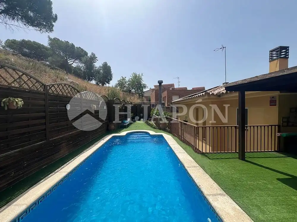 Piscina de Casa o xalet en venda en Vilassar de Dalt amb Aire condicionat, Calefacció i Jardí privat