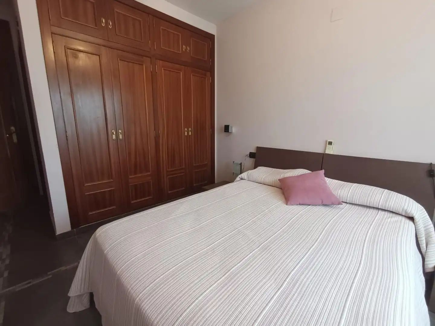 Dormitori de Casa o xalet en venda en El Campello amb Aire condicionat, Jardí privat i Terrassa