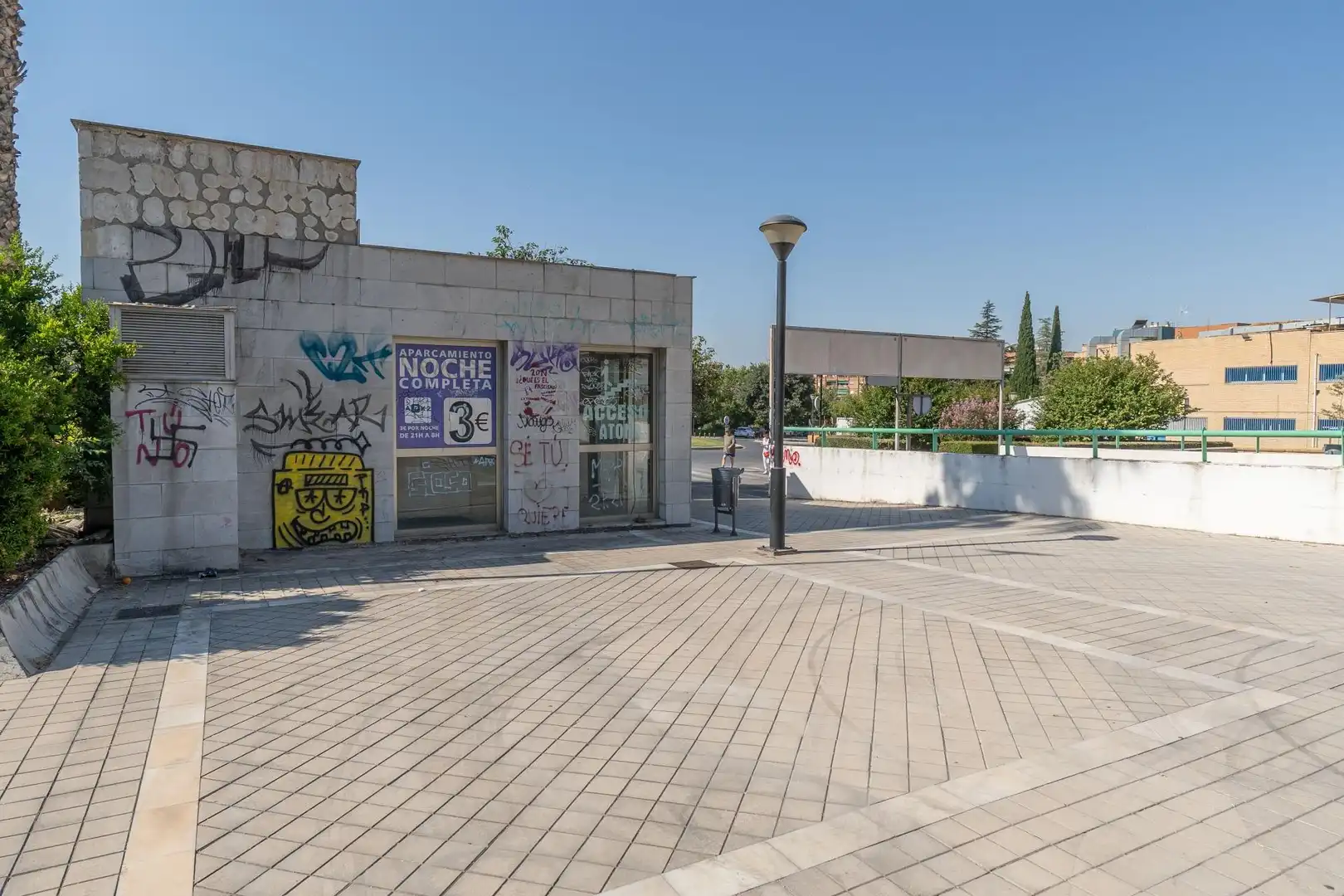 Exterior view of Flat for sale in Granada  with Air Conditioner, Terrace and Alarm