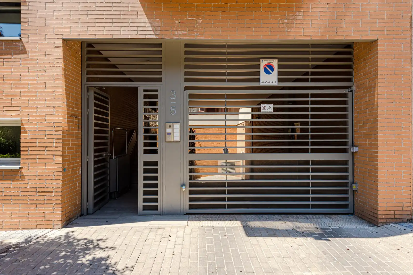 Vista exterior de Pis en venda en Madrid amb Traster