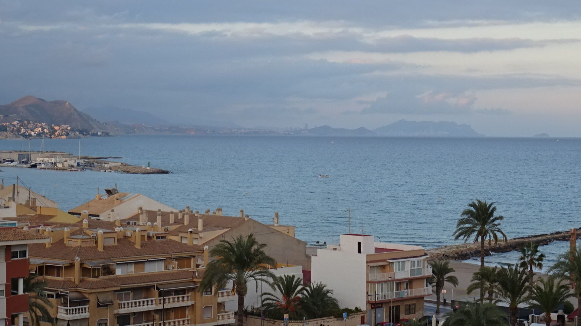 Vista exterior de Àtic en venda en El Campello amb Aire condicionat, Terrassa i Traster