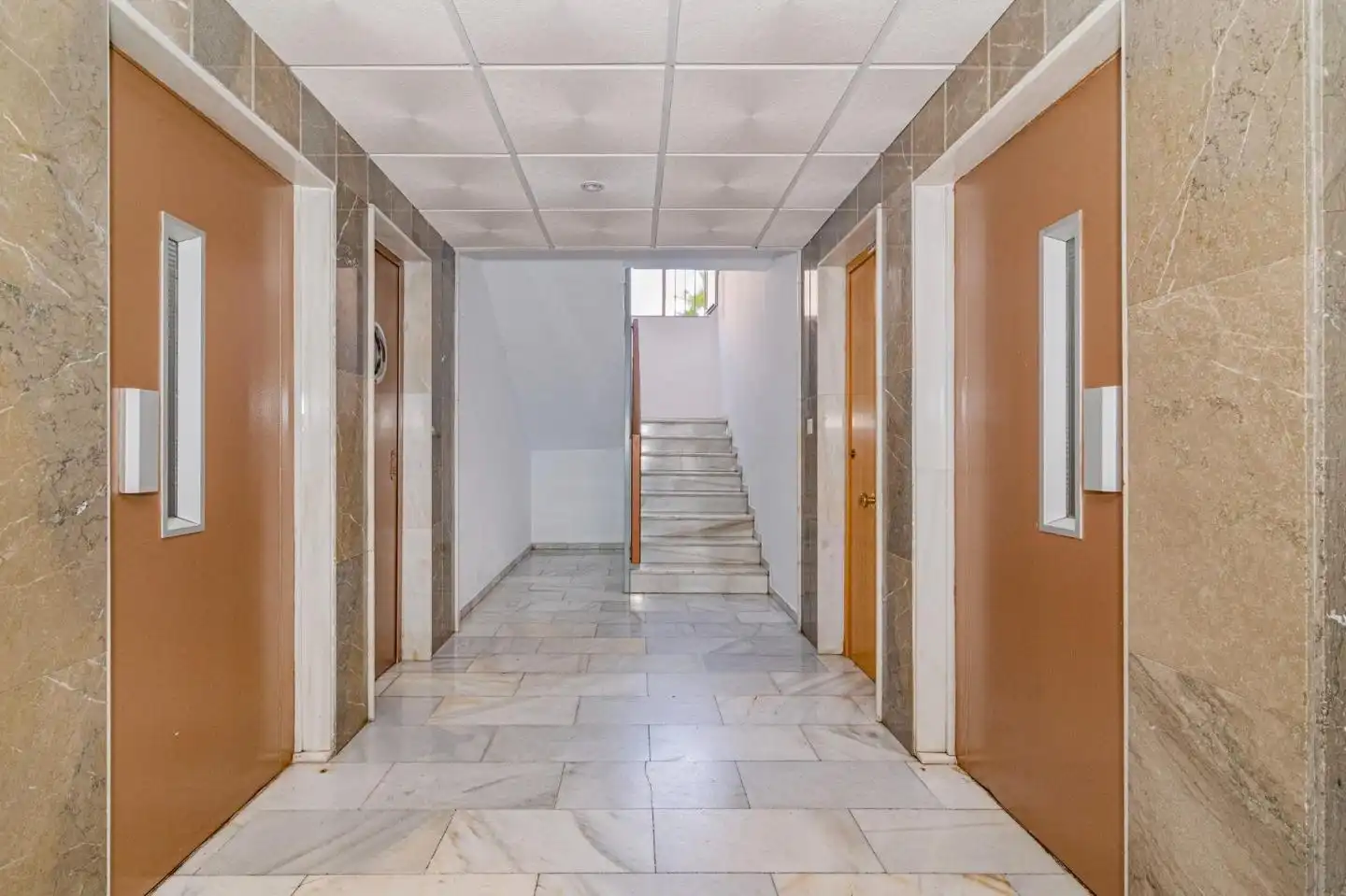Flat for sale in Granada  with Air Conditioner