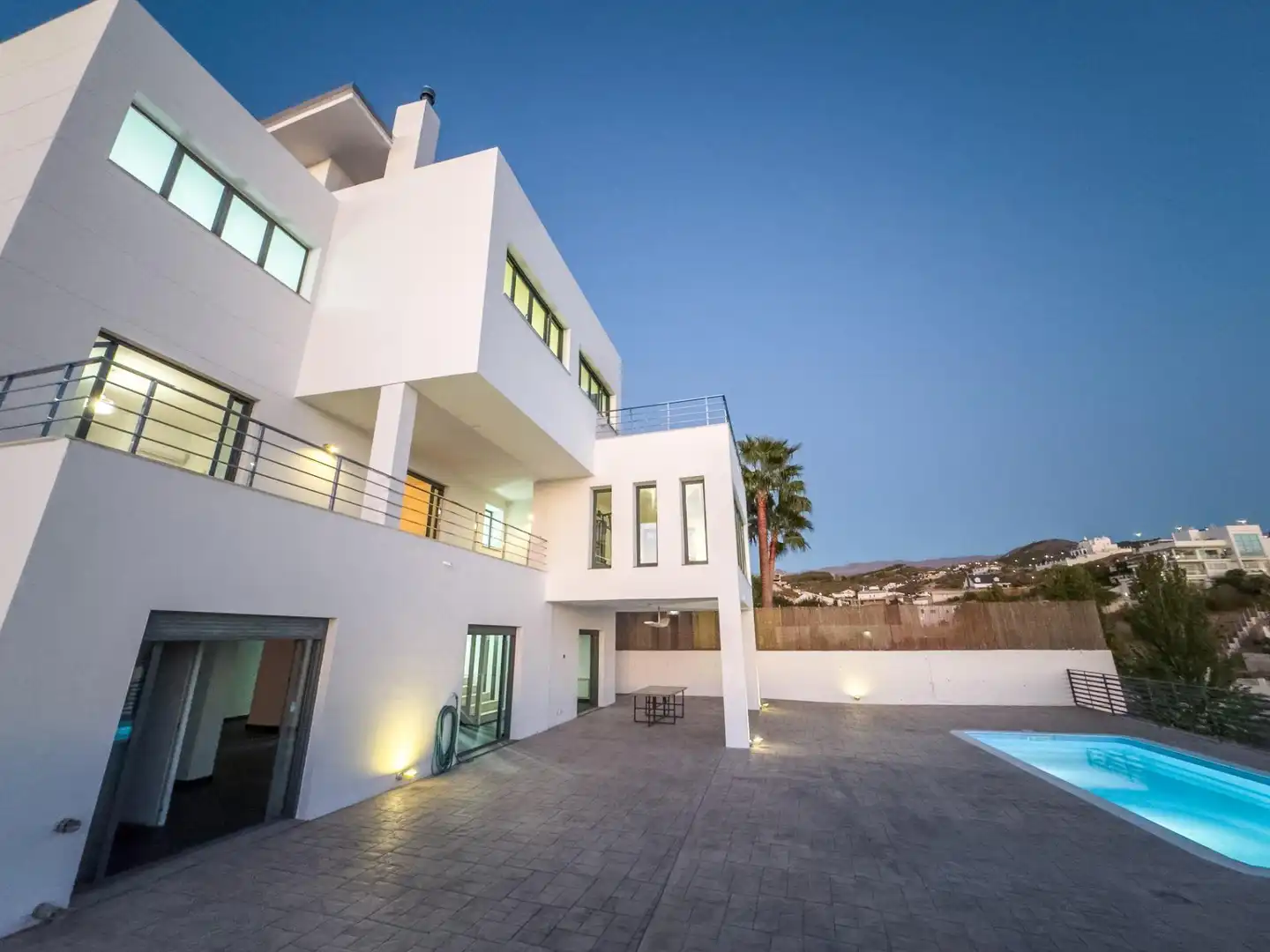 Vista exterior de Casa o xalet en venda en La Zubia amb Aire condicionat, Calefacció i Jardí privat