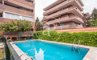 Swimming pool of Flat for sale in  Madrid Capital  with Air Conditioner, Heating and Private garden