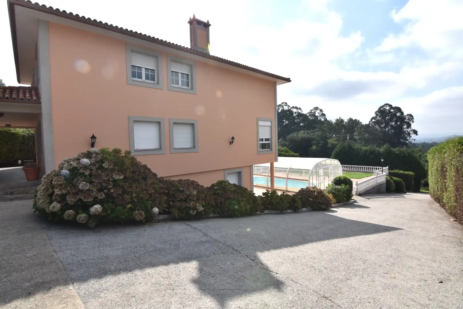 Vista exterior de Casa o chalet en venta en Bergondo con Calefacción, Jardín privado y Parquet