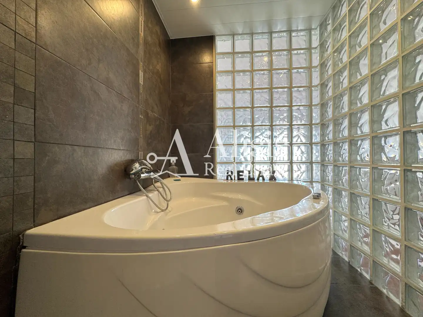 Badezimmer von Einfamilien-Reihenhaus zum Verkauf in Pallejà mit Klimaanlage, Heizung und Terrasse