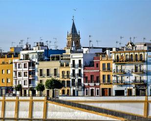 Vista exterior de Apartament en venda en  Sevilla Capital amb Aire condicionat i Moblat