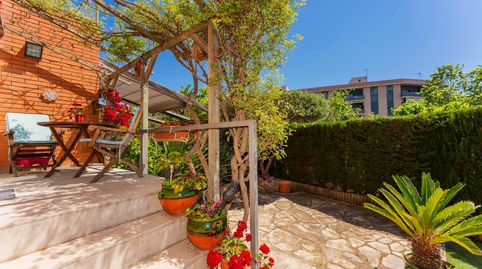 CASA ESQUINERA VILADECANS ,CON UN AMPLIO GARAJE Y JARDIN .CERCA DE TODOS LOS SERVICIOS