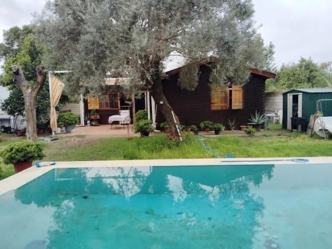 Piscina de Finca rústica en venda en Utrera amb Aire condicionat, Jardí privat i Traster