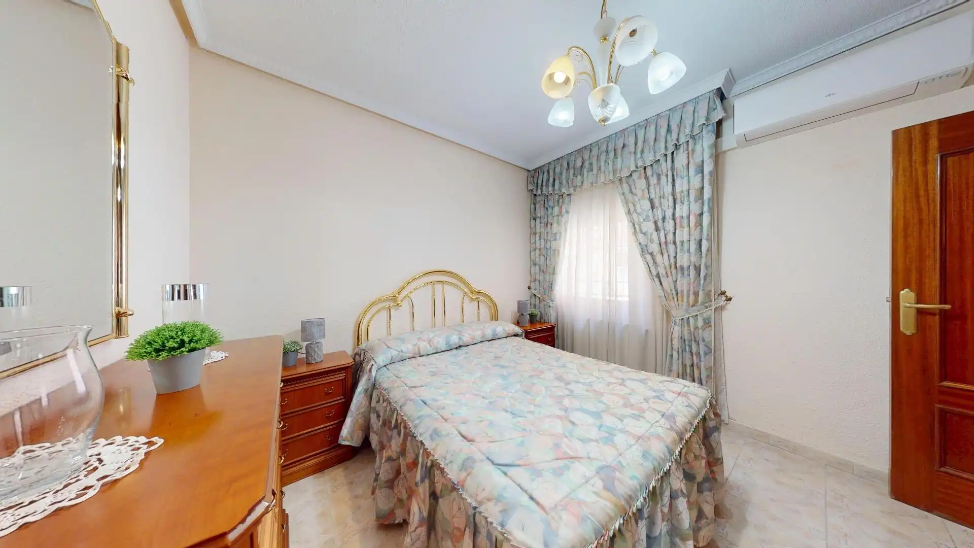 Habitación de Planta baja en venta en Madrid con Aire acondicionado y Calefacción