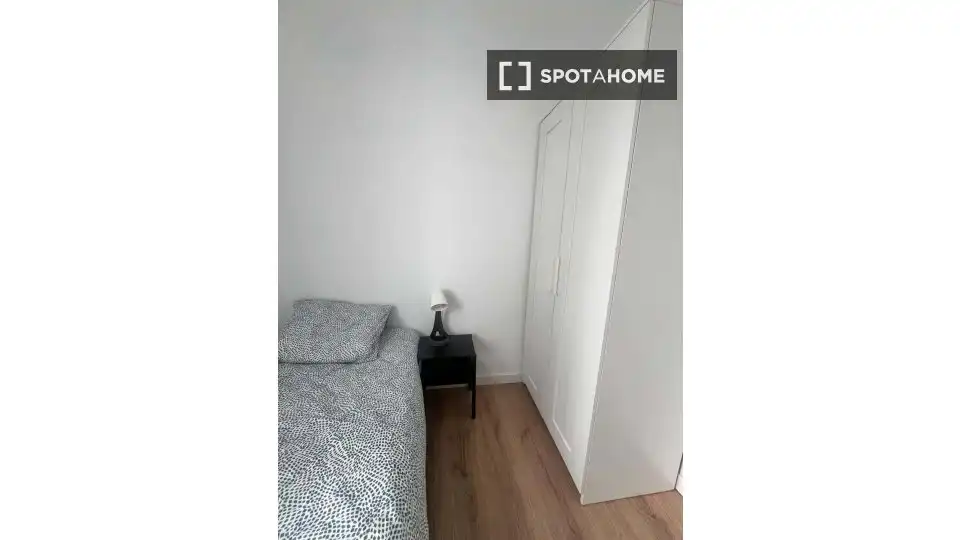 Schlafzimmer von Wohnung zur Miete in Madrid mit Klimaanlage, Heizung und Möbliert