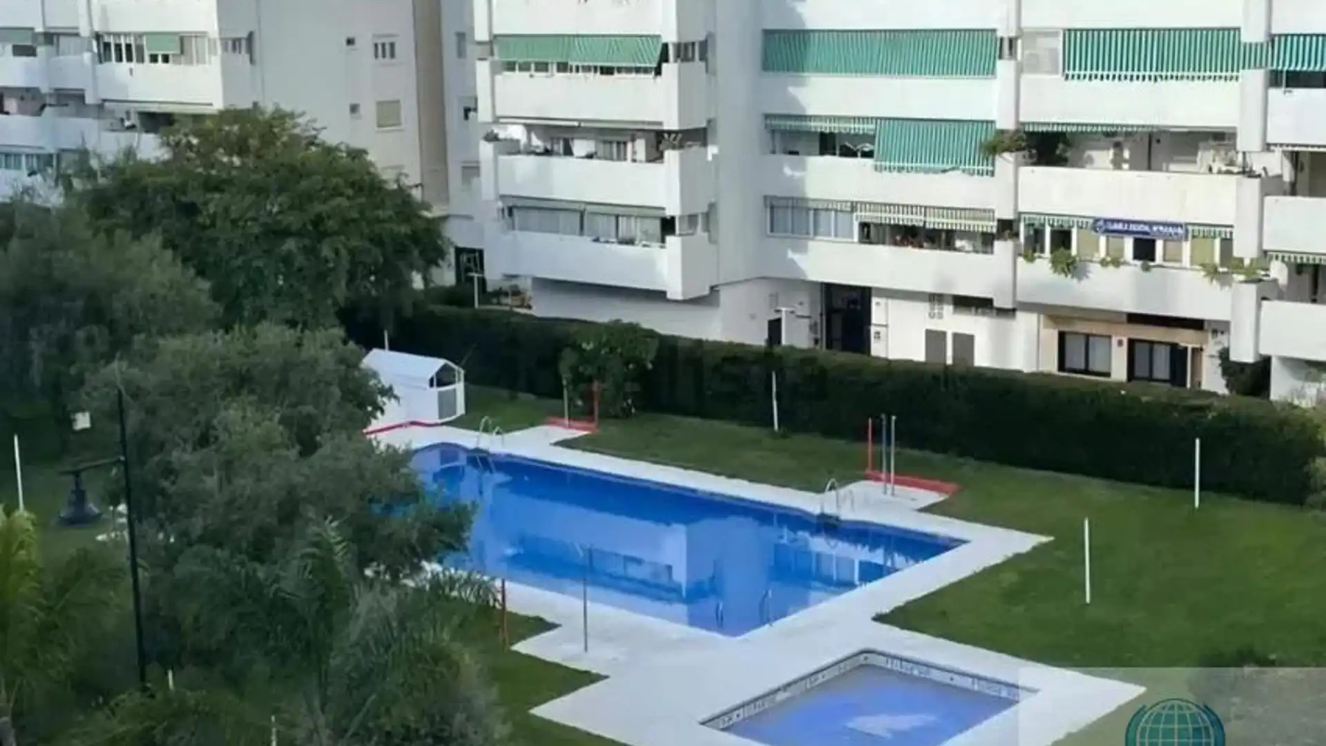 Piscina de Piso en venta en Fuengirola con Terraza y Piscina comunitaria