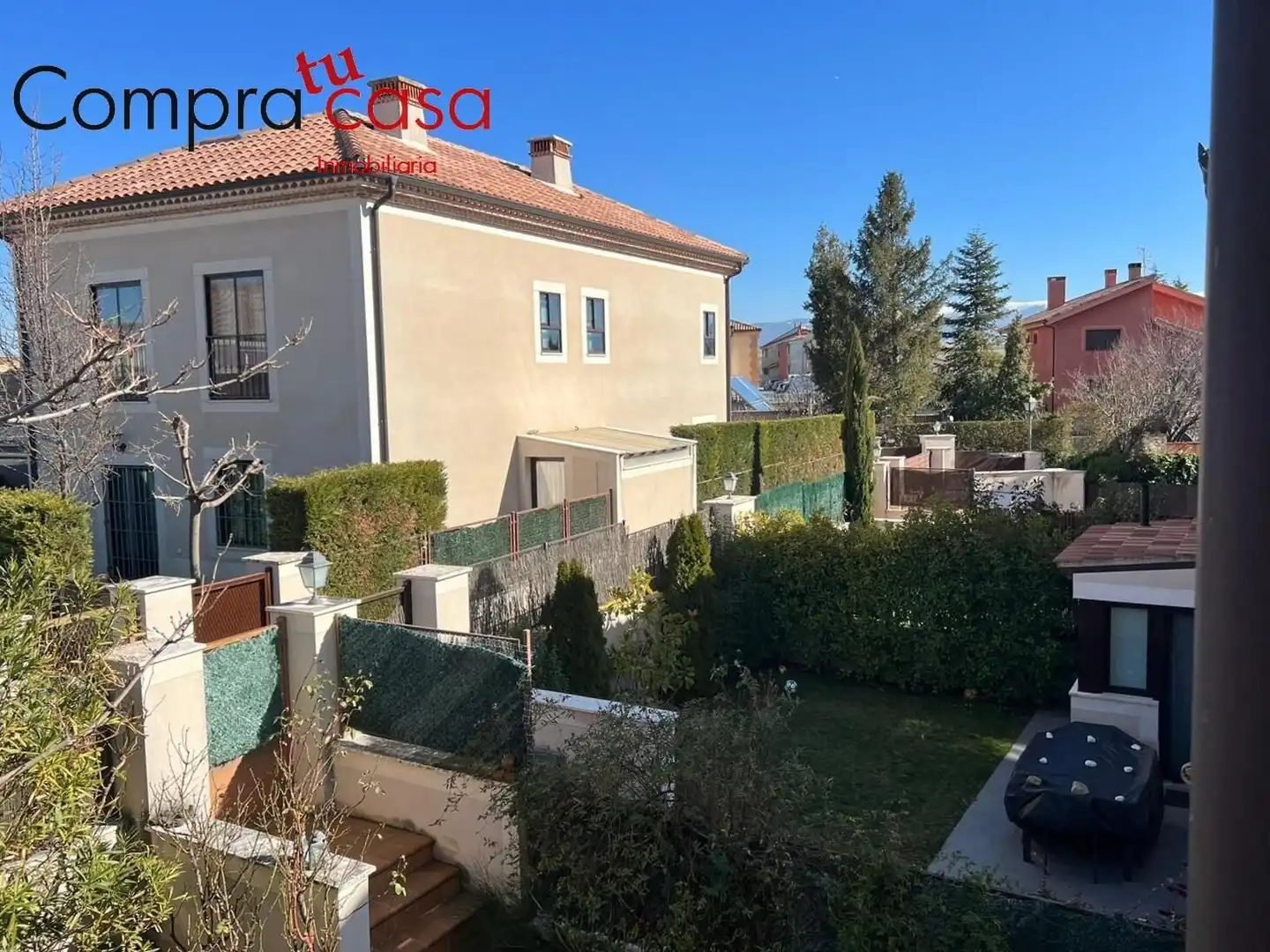 Vista exterior de Casa adosada en venda en Segovia amb Calefacció, Jardí privat i Balcó