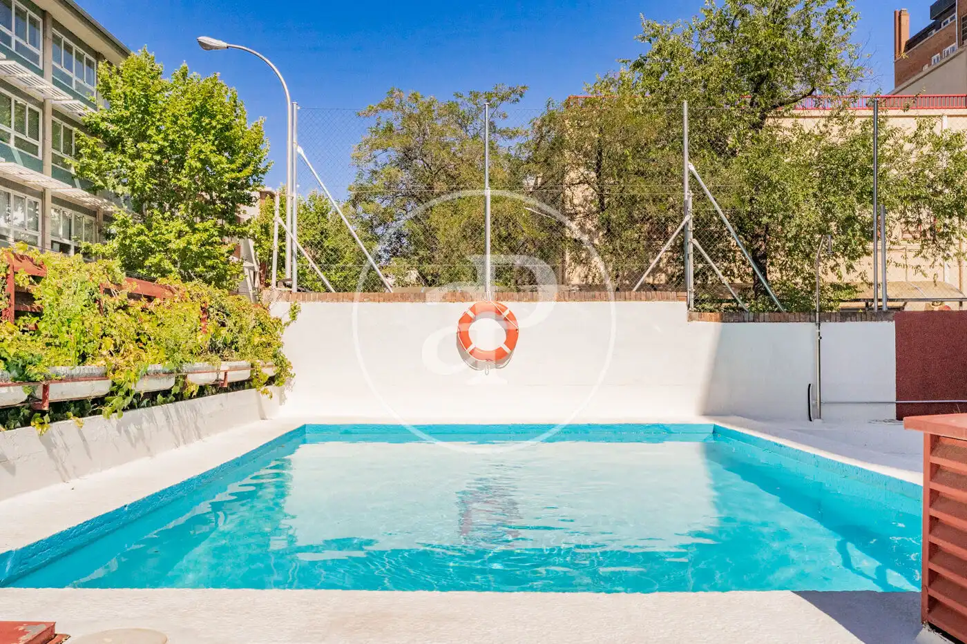 Piscina de Pis en venda en Madrid amb Aire condicionat, Calefacció i Jardí privat