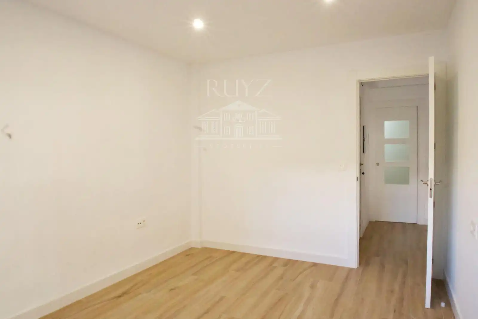 Schlafzimmer von Büro zur Miete in Motril
