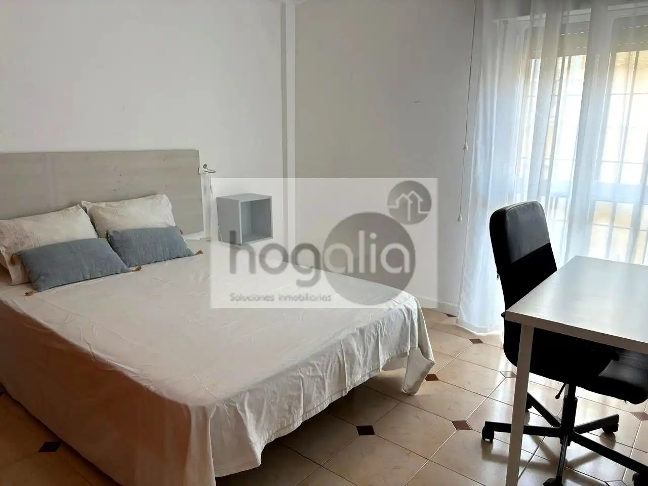 Bedroom of Flat for rent in Sevilla  with Air Conditioner, Furnished and Balcony