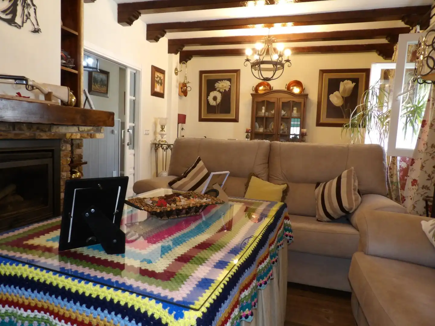 Living room of Houses for sale in Algeciras  with Air Conditioner, Private garden and Storage room