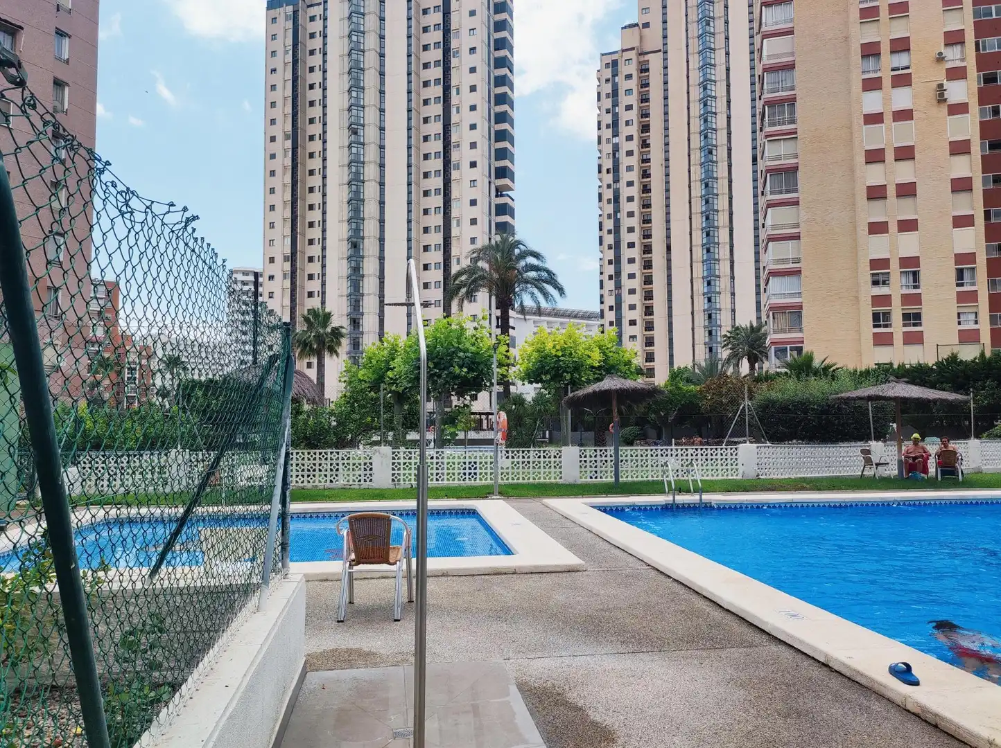 Piscina de Apartamento en venta en Benidorm con Aire acondicionado, Calefacción y Jardín privado