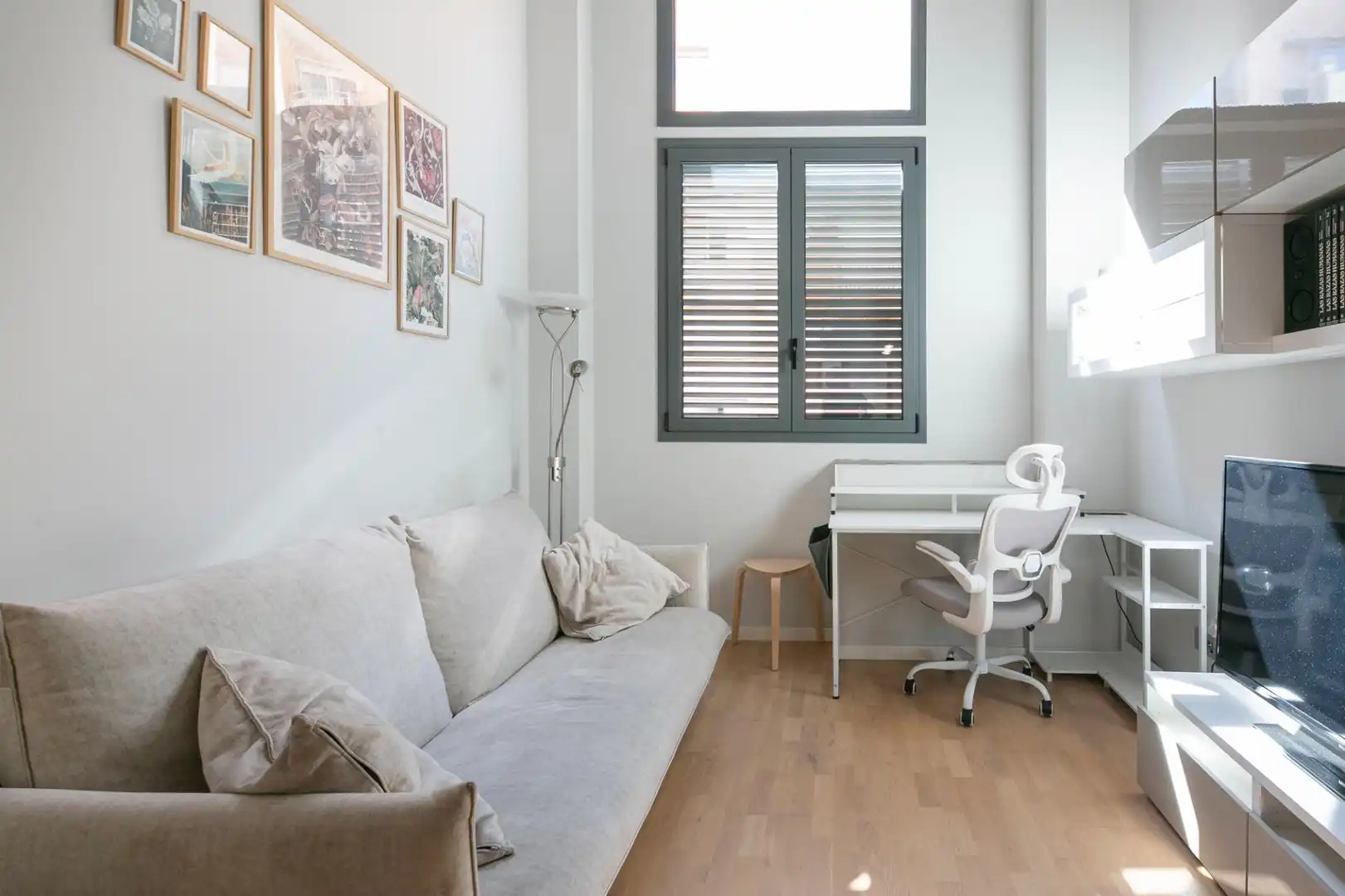 Living room of Duplexes for sale in Barcelona  with Parquet flooring, Furnished and Community pool