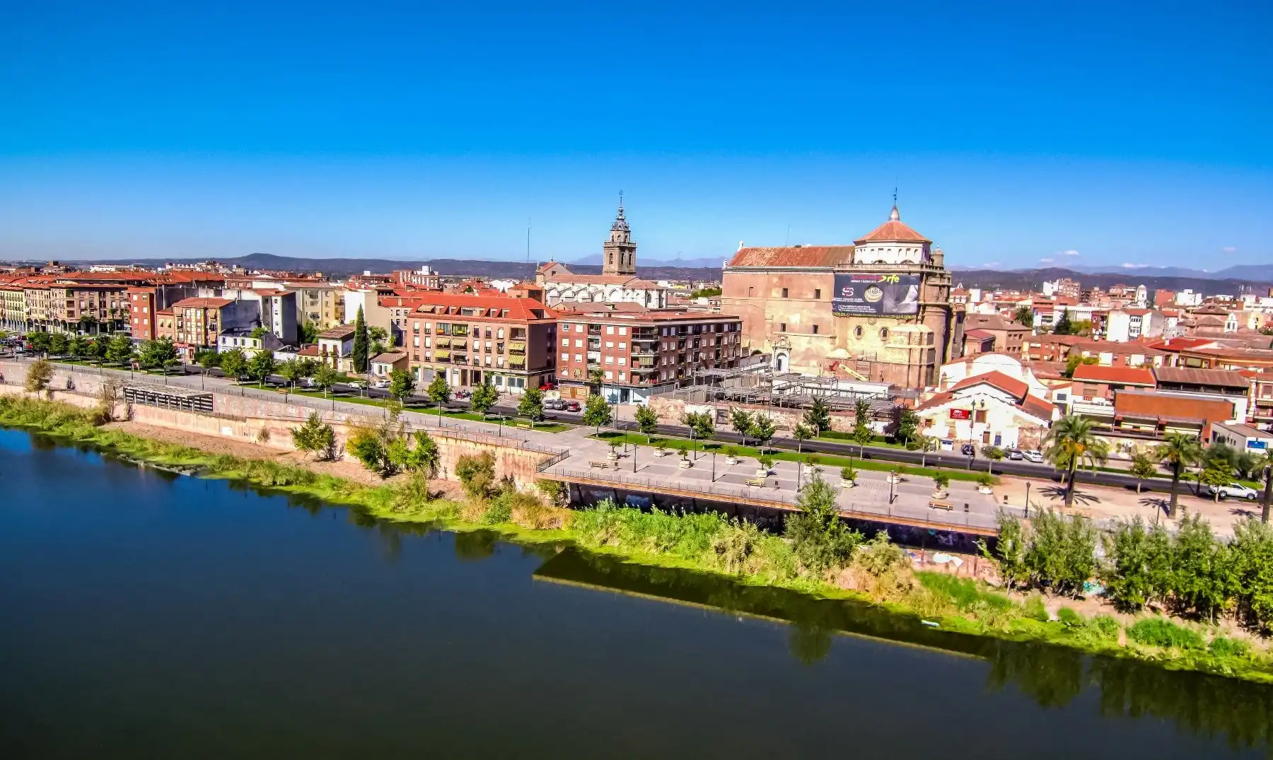 Vista exterior de Piso en venta en Talavera de la Reina con Balcón