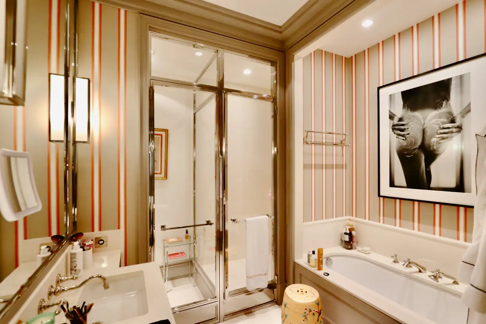 Bathroom of Flat for sale in Madrid  with Air Conditioner, Heating and Storage room
