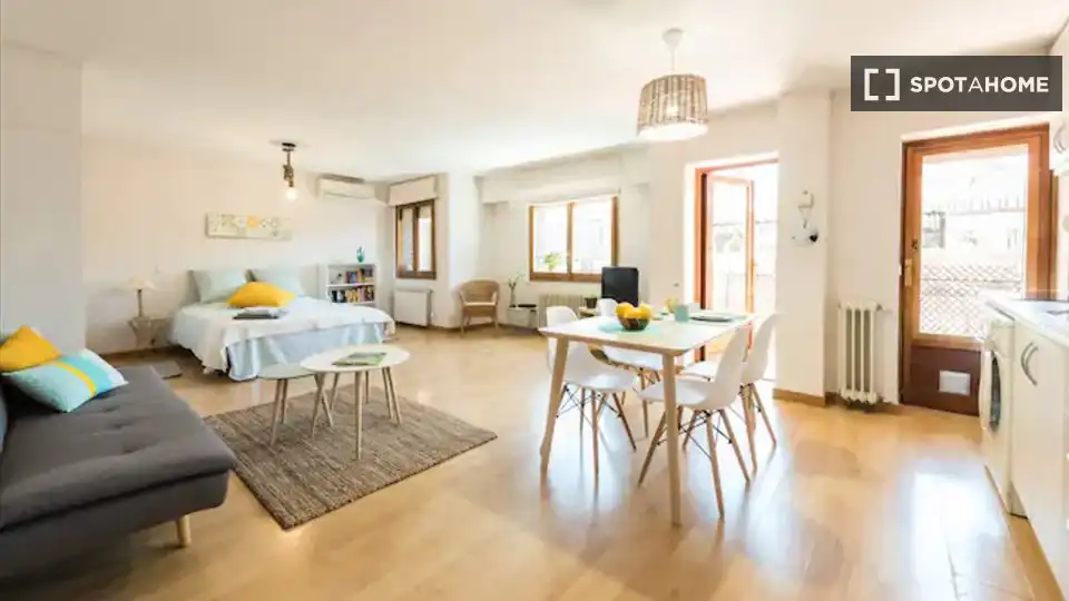 Sala de estar de Piso de alquiler en Madrid con Aire acondicionado, Calefacción y Amueblado
