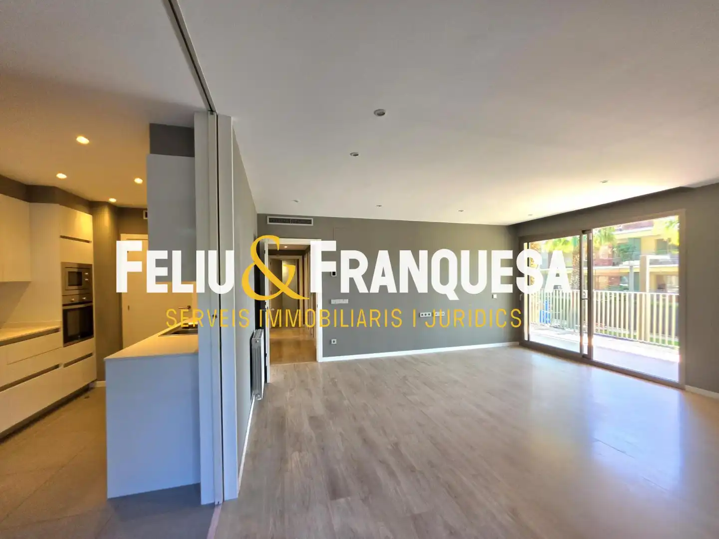 Vista exterior de Piso en venta en Sant Cugat del Vallès con Calefacción, Jardín privado y Terraza