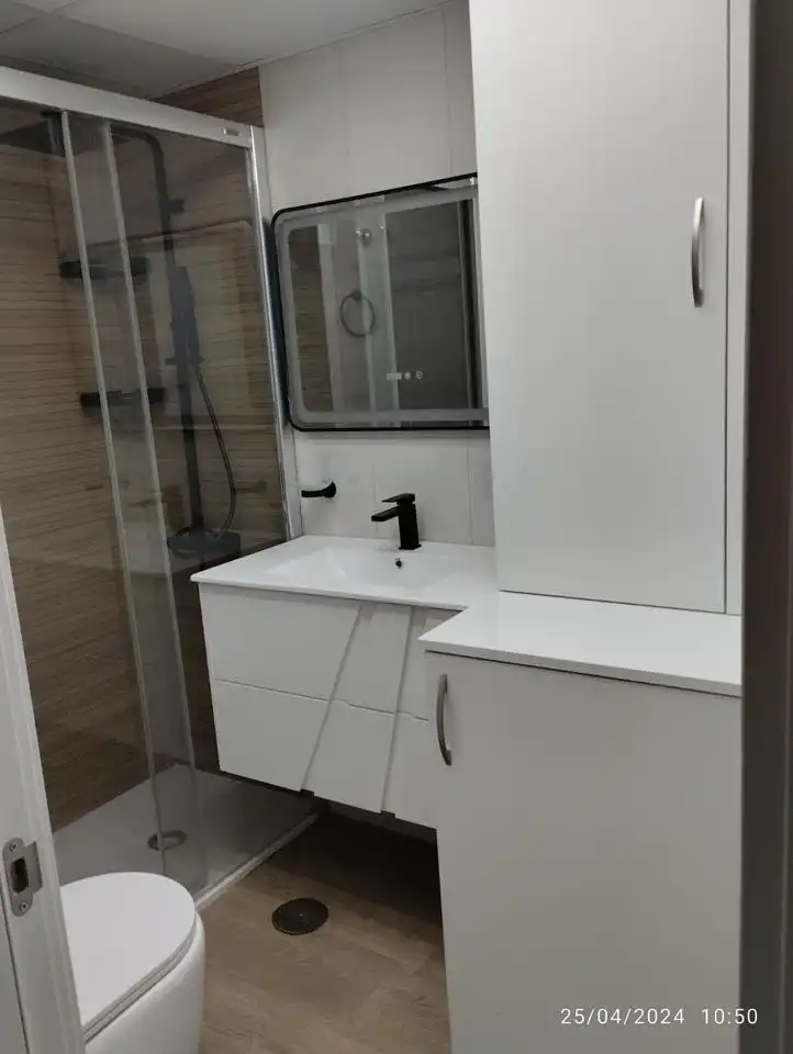 Bany de Pis en venda en Melilla amb Piscina comunitària