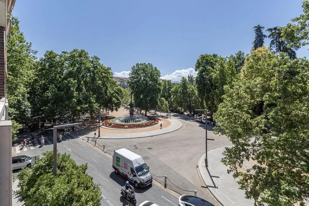 Vista exterior de Pis en venda en Granada amb Calefacció i Balcó