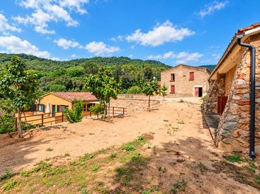 Casa rustica con balcone in vendita a Camí Can Cabot de Munt