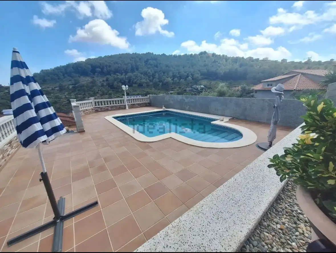 Piscina de Casa o chalet en venta en Castellet i la Gornal con Aire acondicionado, Calefacción y Jardín privado