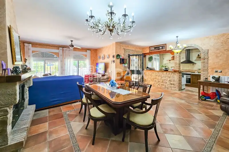 Dining room of Houses for sale in Úbeda  with Air Conditioner, Heating and Terrace