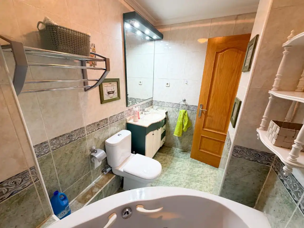 Bathroom of Flat for sale in Collado Villalba  with Air Conditioner, Heating and Parquet flooring