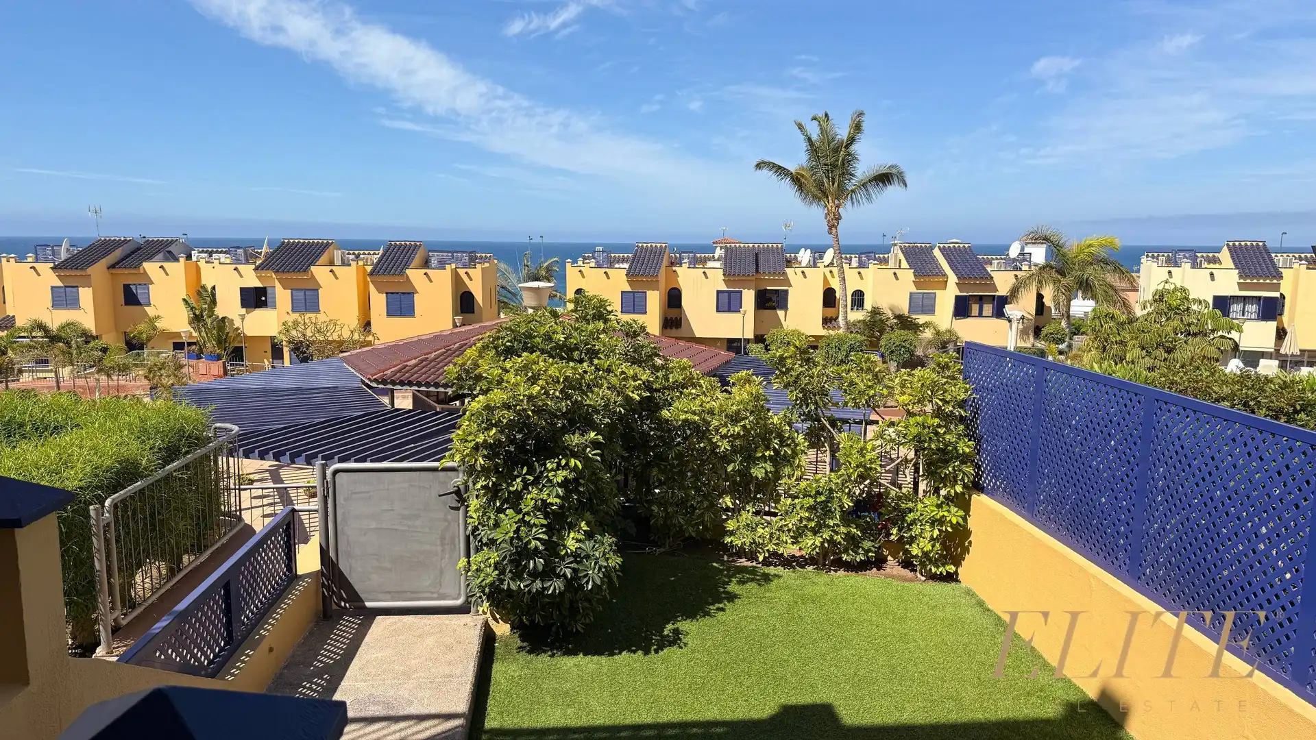 Exterior view of Detached homes for sale in San Bartolomé de Tirajana  with Air Conditioner, Heating and Private garden