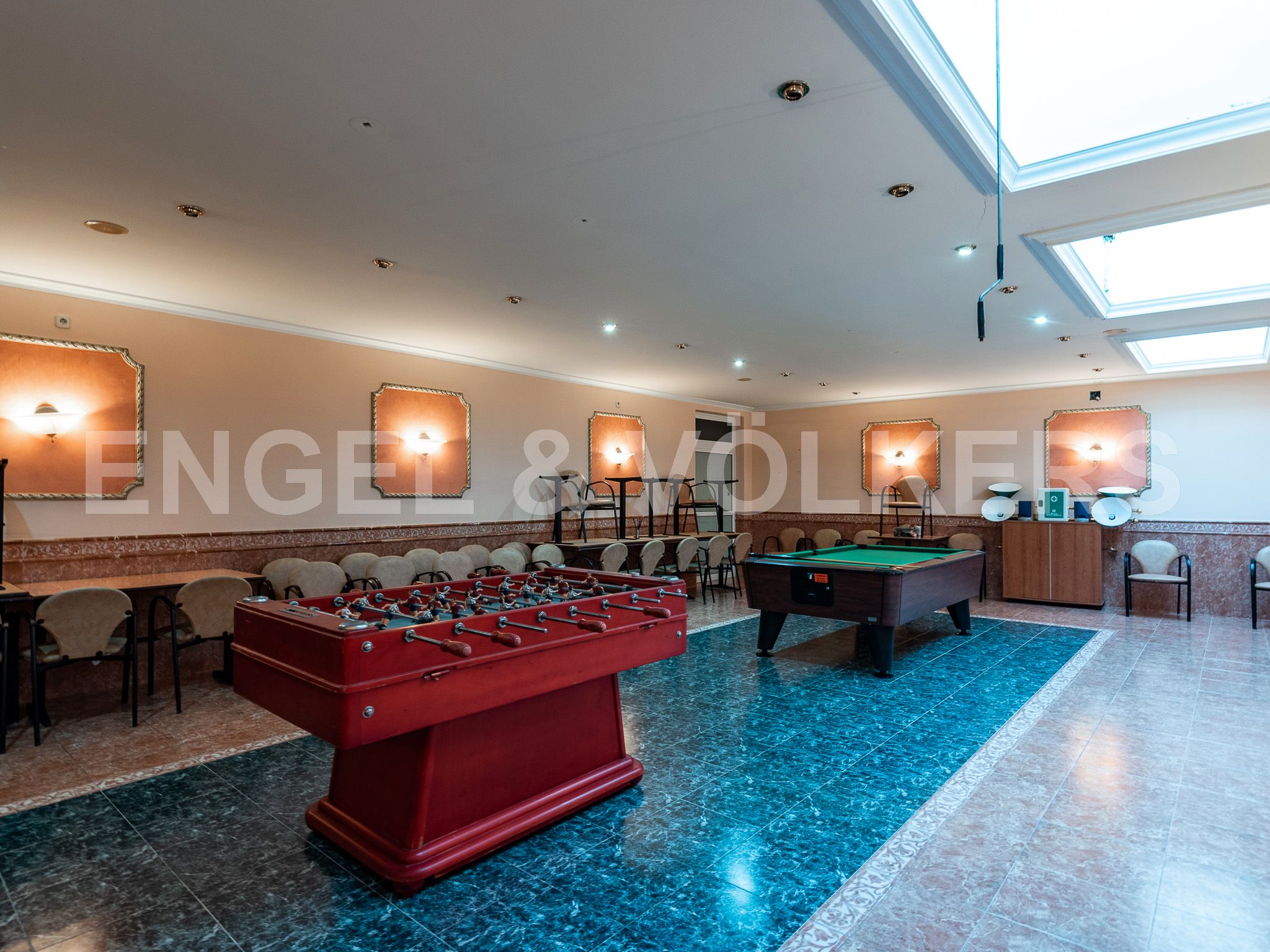 Local en venda en Viladecans amb Aire condicionat, Terrassa i Moblat