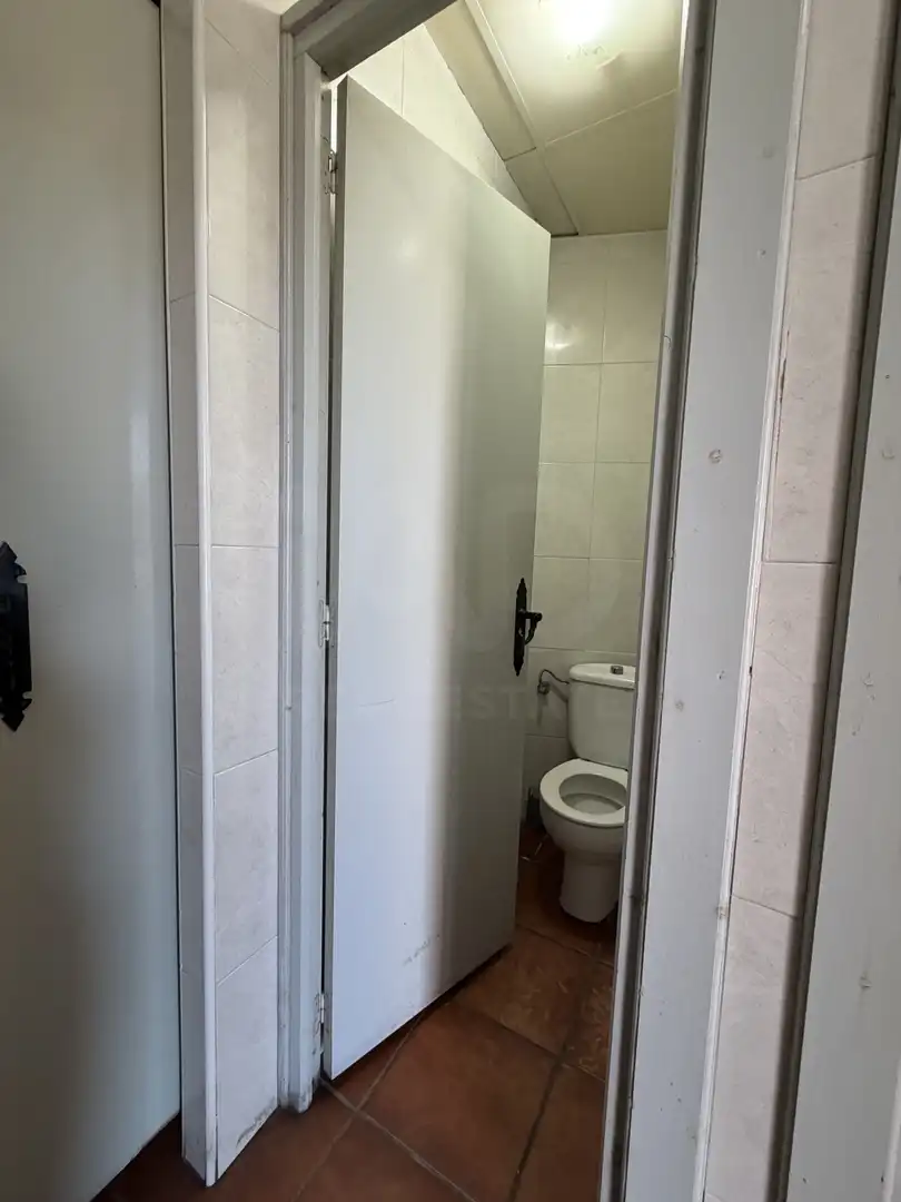 Bathroom of Commercial properties for sale in Ataquines, Valladolid