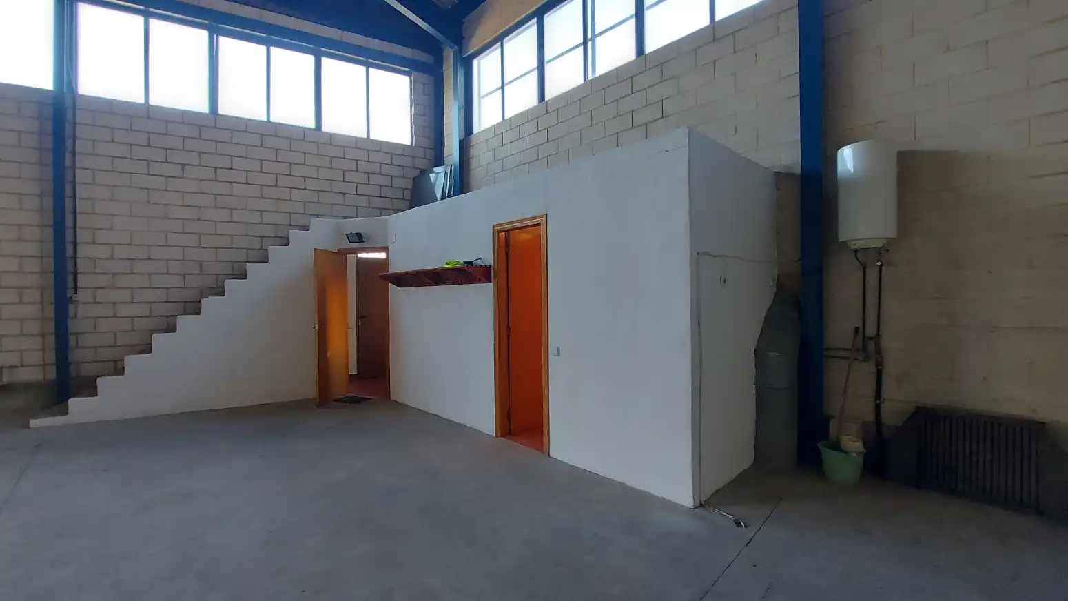 Nau industrial de lloguer en  Logroño