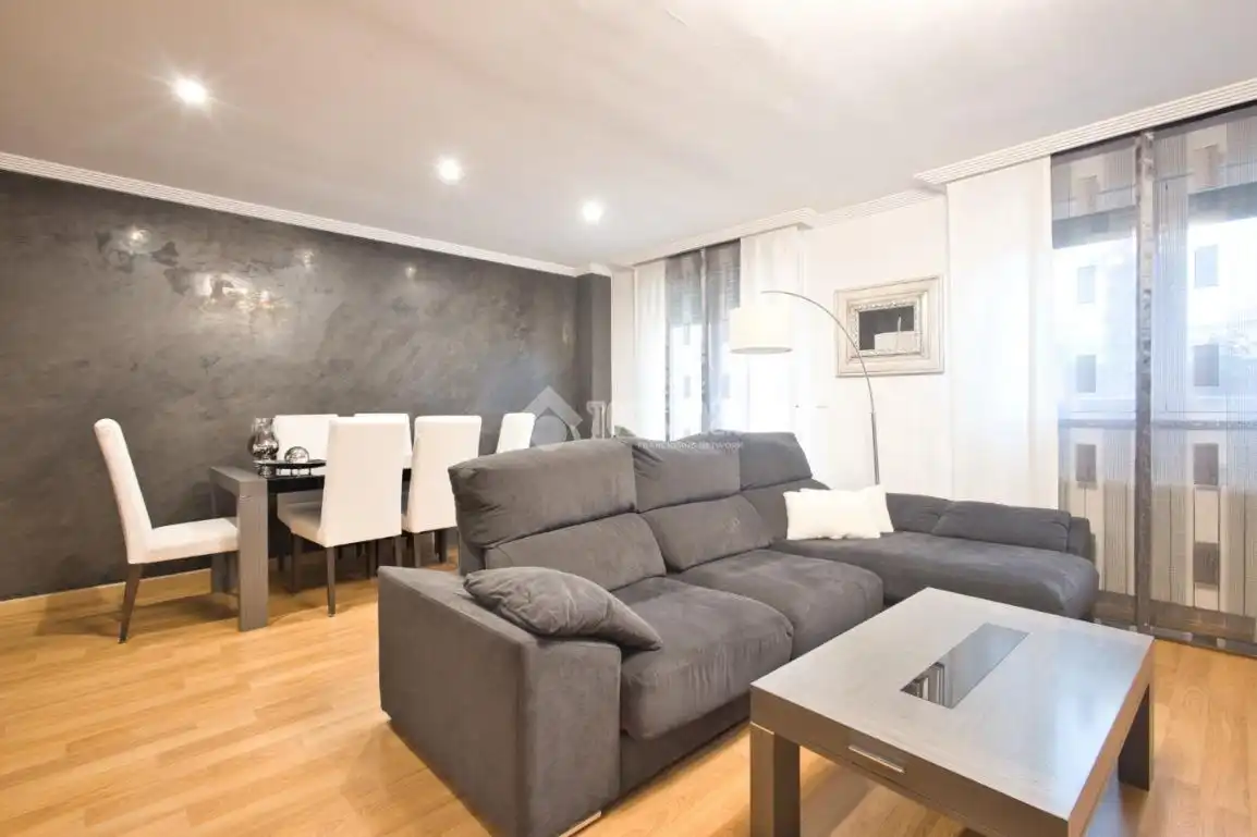 Sala d'estar de Casa adosada en venda en Aldearrubia amb Calefacció, Jardí privat i Terrassa